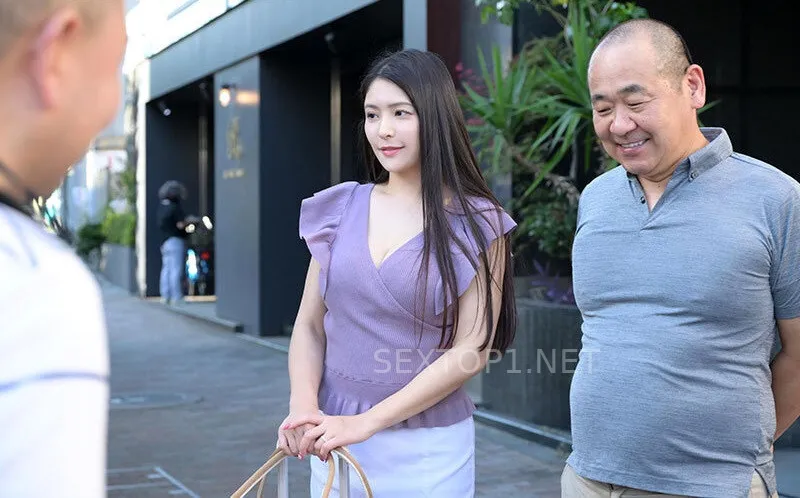 Thấy vợ yêu của nhân viên đẹp quá, cấp trên lại có sở thích đụ vợ yêu người khác nên đã…